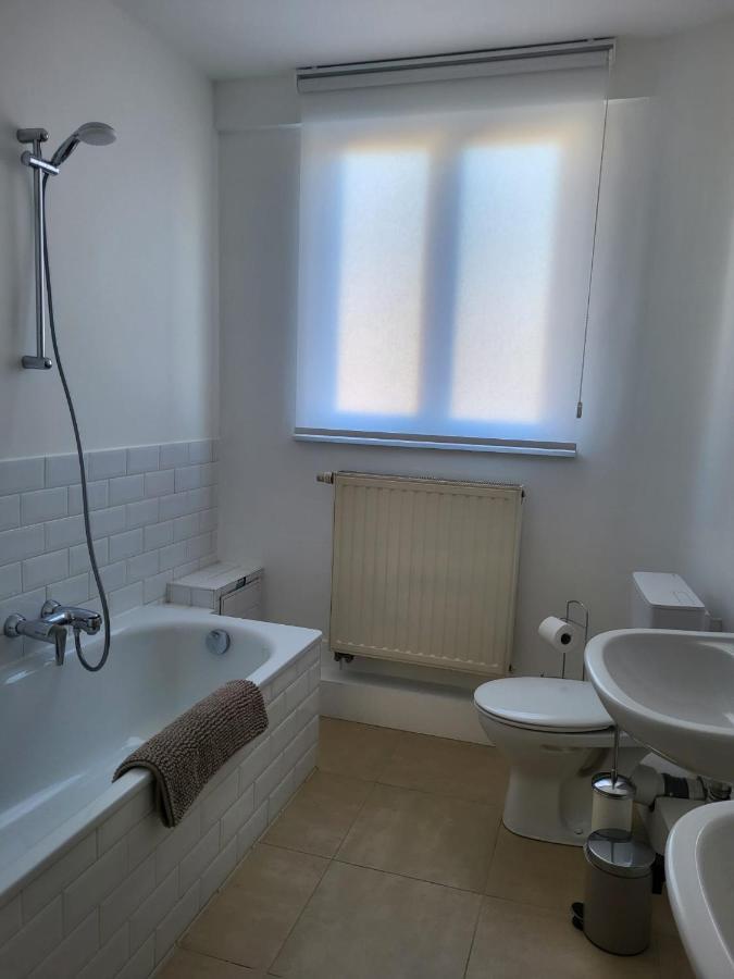 Brussels Bed & Blockchain Private Rooms With Shared Bathroom Etterbeek Exteriör bild