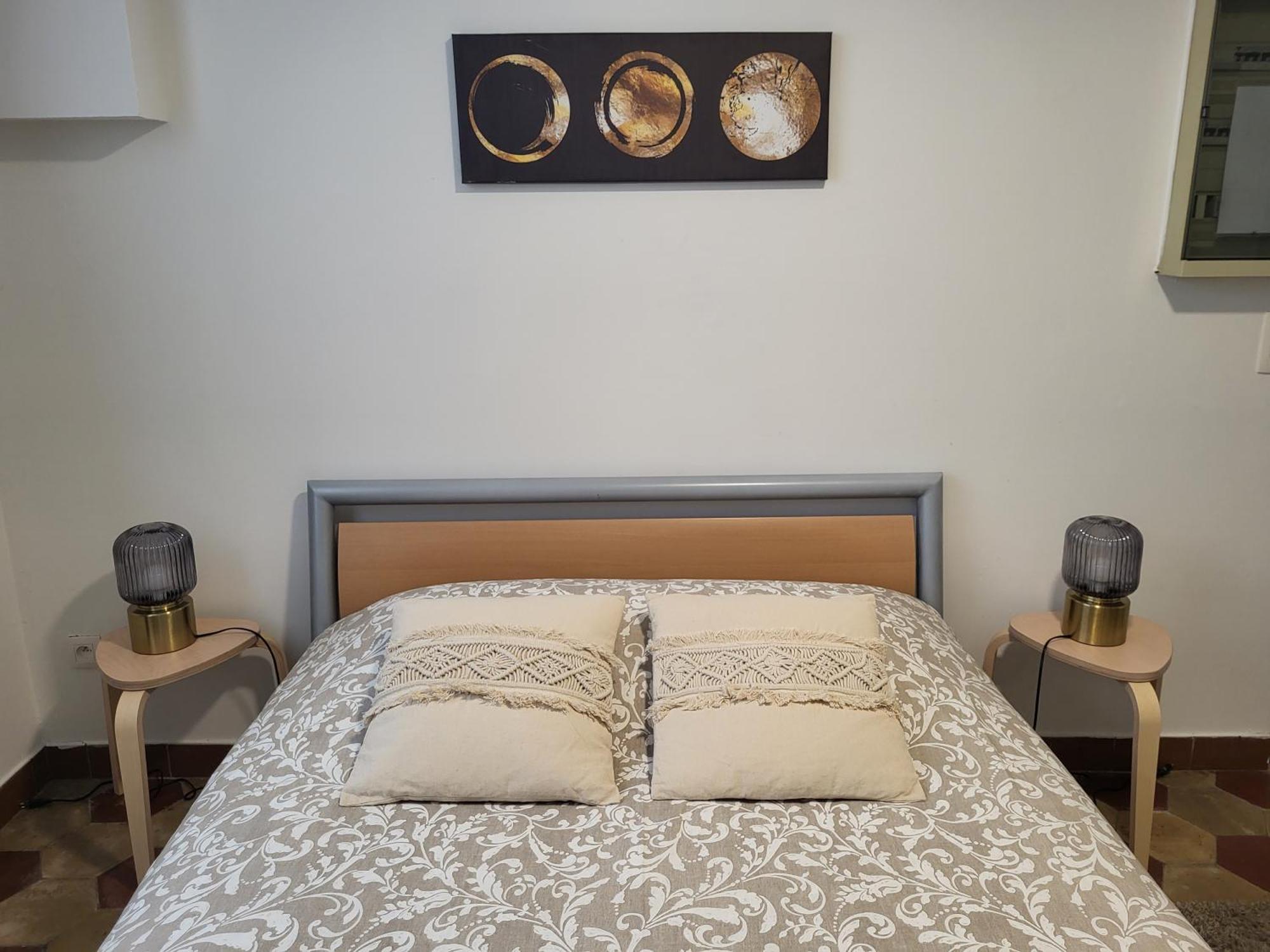 Brussels Bed & Blockchain Private Rooms With Shared Bathroom Etterbeek Rum bild